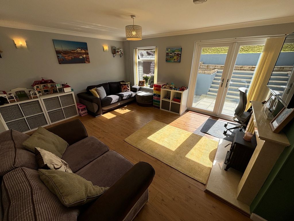 Property photo 3 of 19
