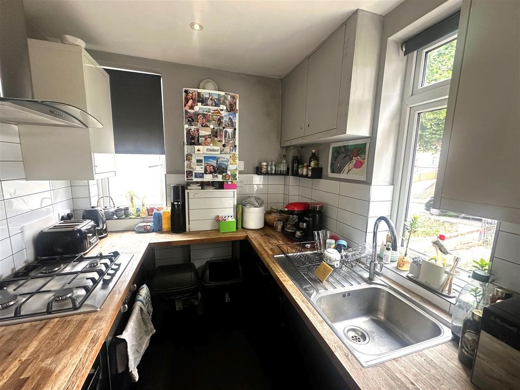 Property photo 3 of 6 Coopers Estate Agents