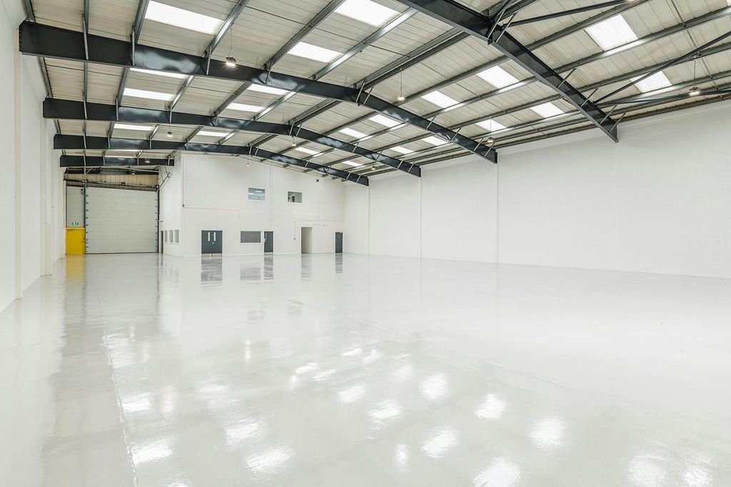 Property photo 3 of 9 Unit 3 Quadrillion Ind Est Swindon57.Jpg