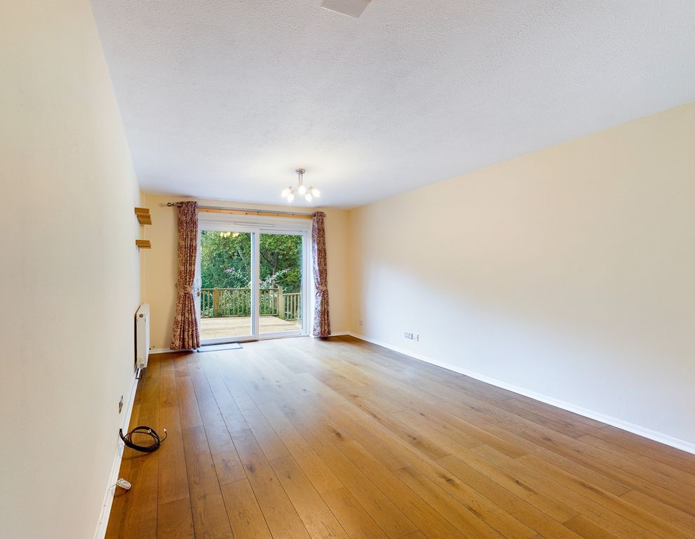 Property photo 3 of 11 Cam00545P1-Pr0104-Still05