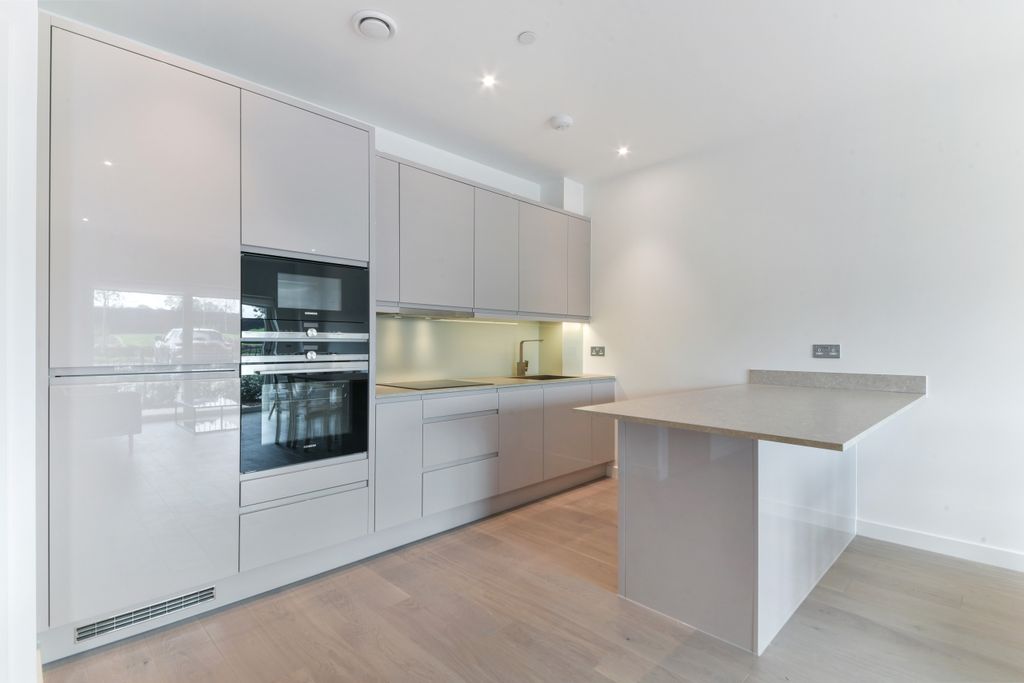 Property photo 3 of 11 Kitchen