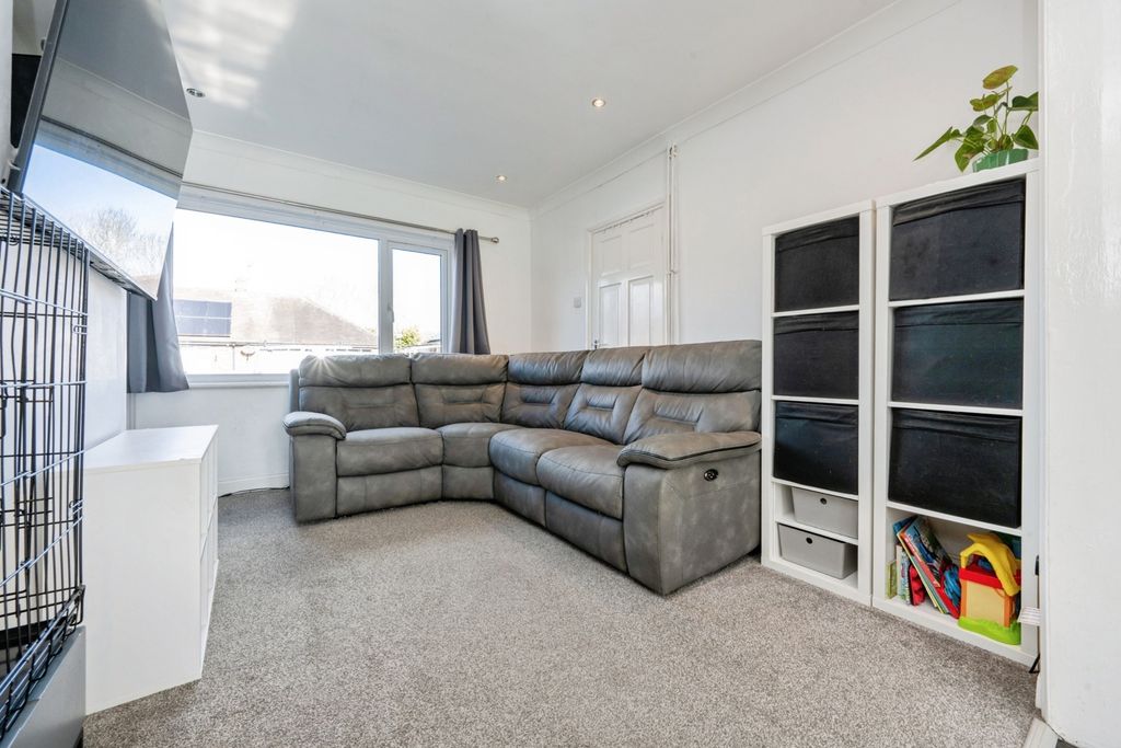 Property photo 2 of 26 Lounge