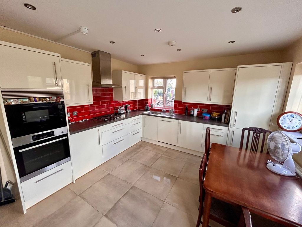 Property photo 2 of 16 Kitchen