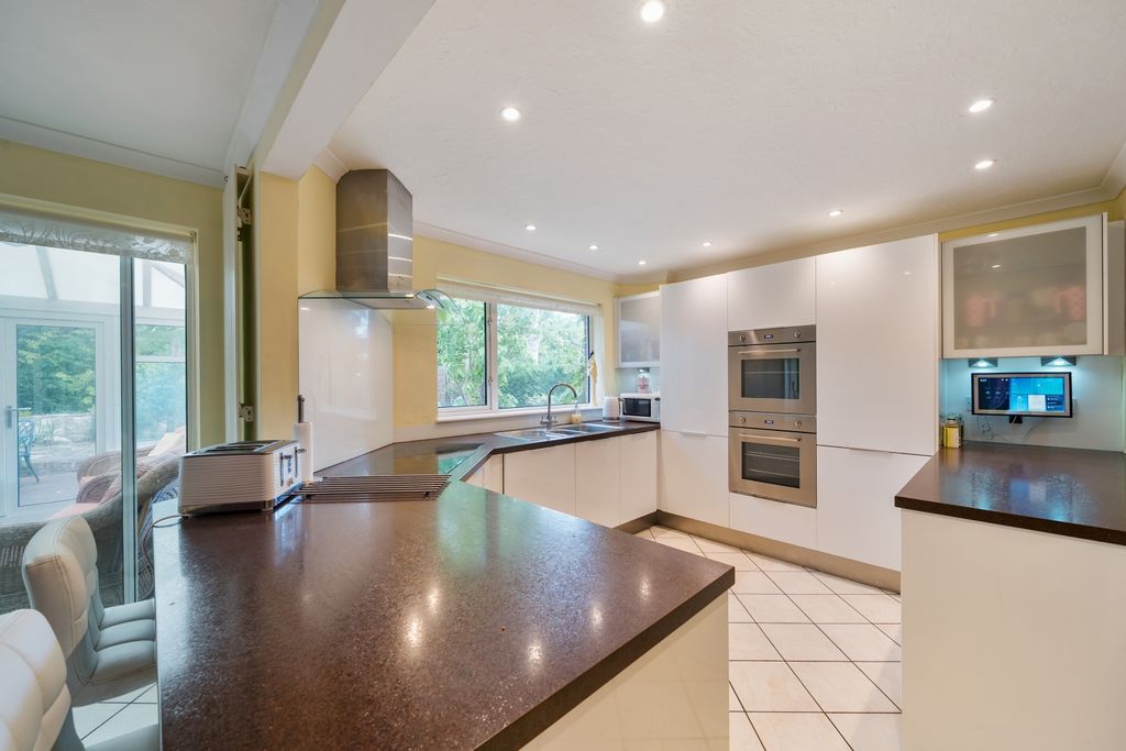 Property photo 3 of 26 1300560-16-683d99138d338