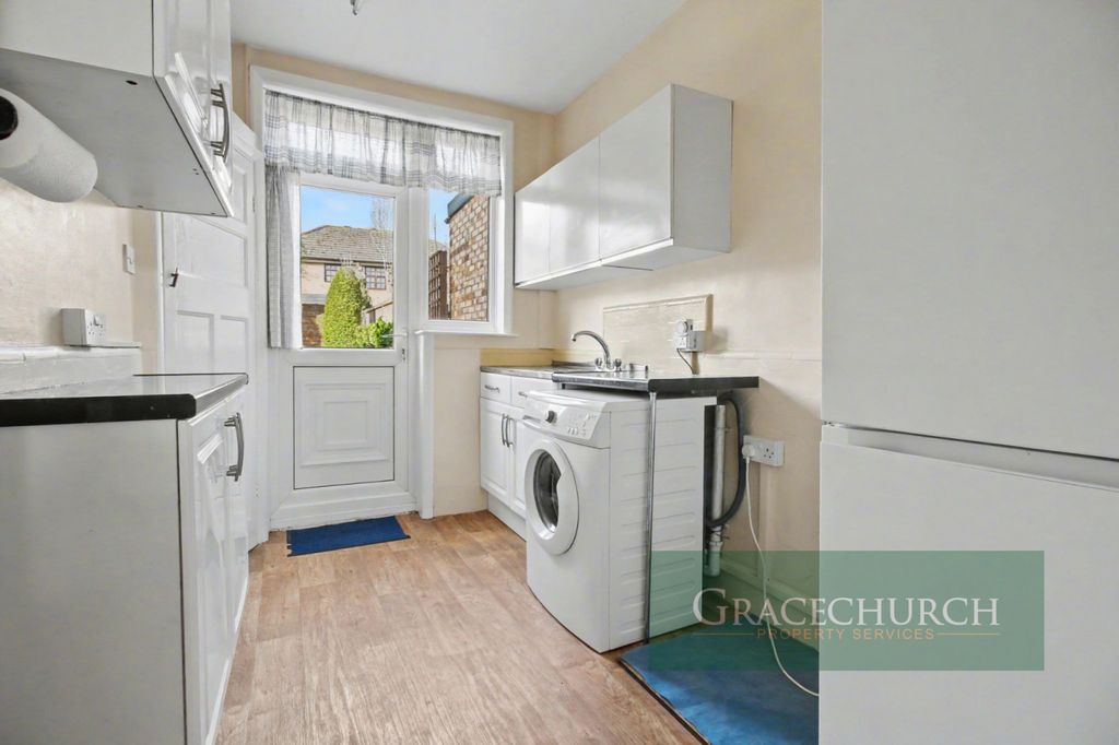 Property photo 3 of 17 Kitchen