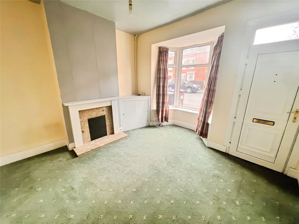 Property photo 2 of 11 Lounge