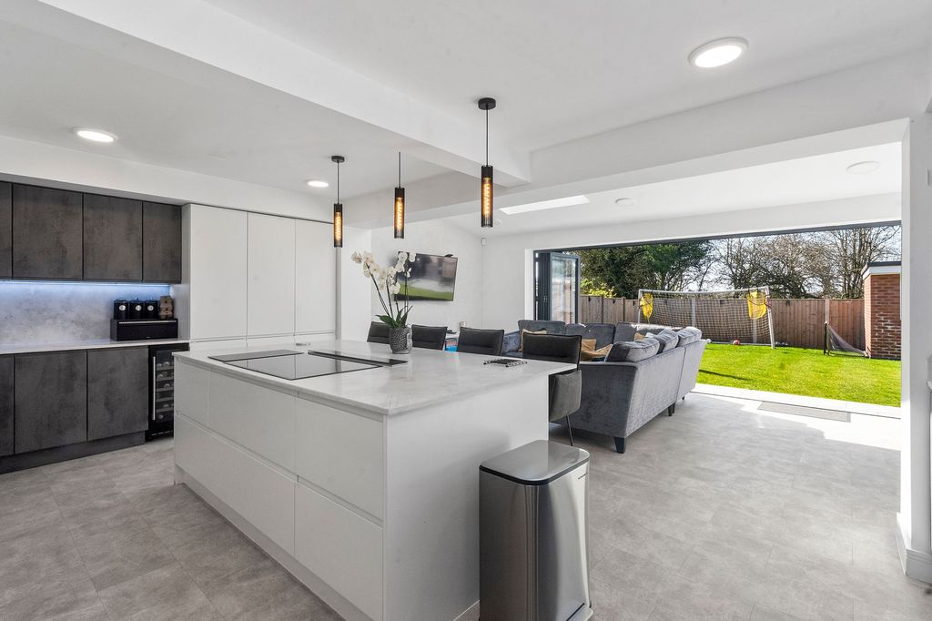 Property photo 3 of 49