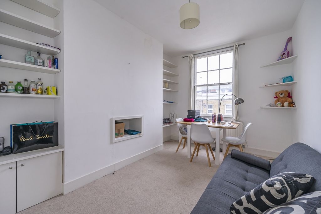 Property photo 1 of 13 Warwick-Way-003