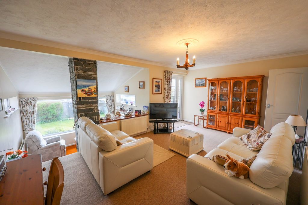 Property photo 2 of 21