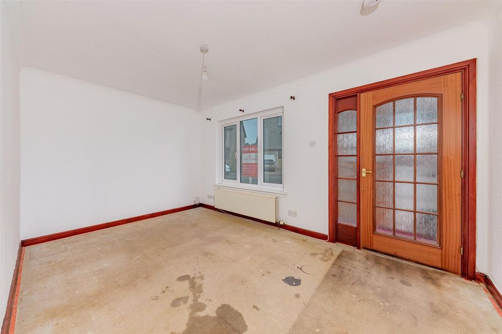 Property photo 2 of 15 39 Hazelton Way Bf-7.Jpg