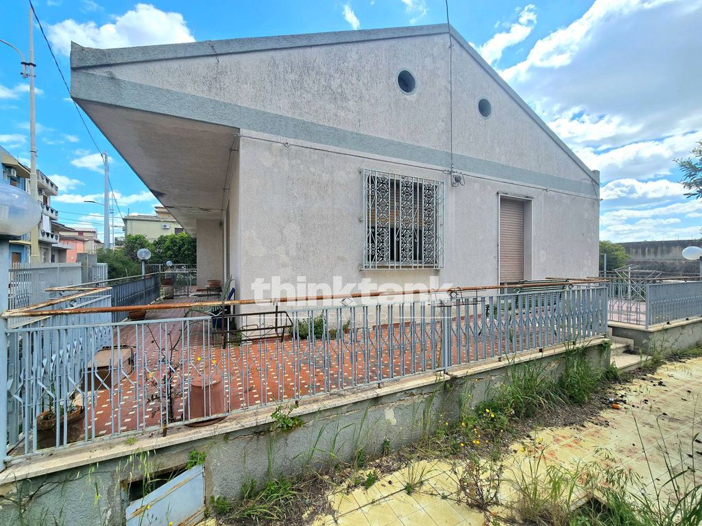 Property photo 2 of 39