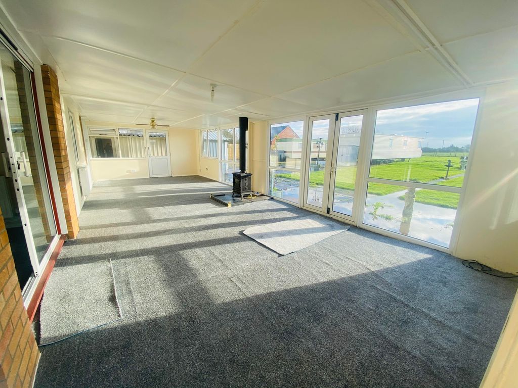 Property photo 2 of 10 Conservatory