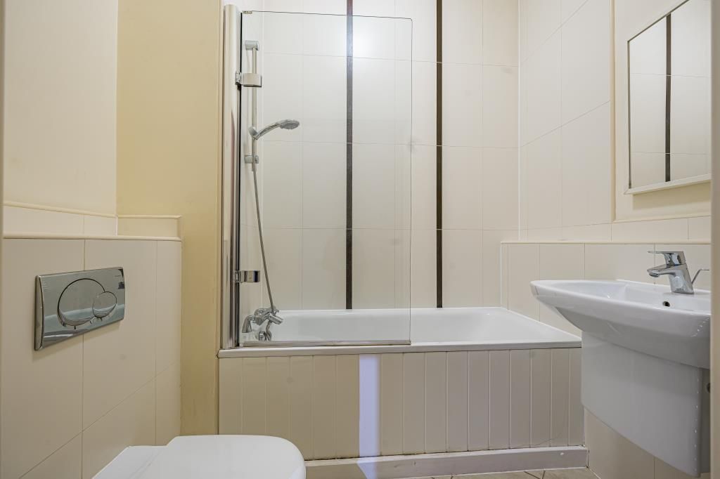 Property photo 3 of 10 Bathroom