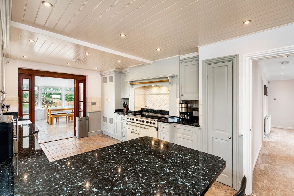 Property photo 2 of 25