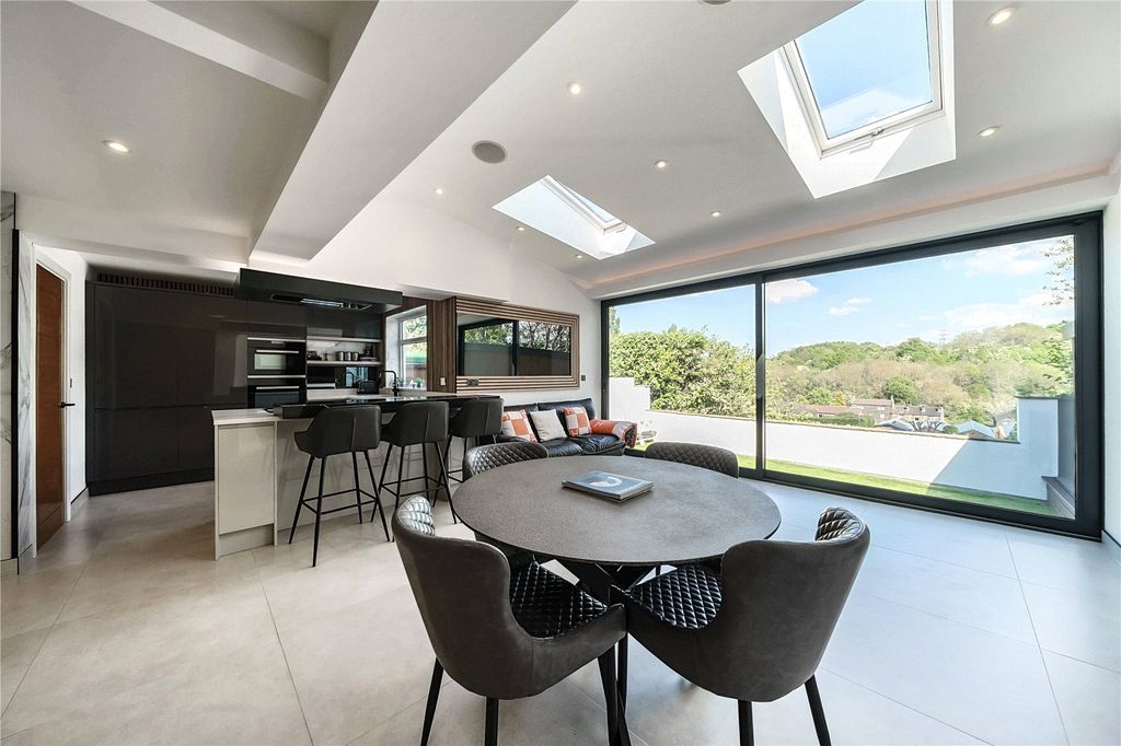 Property photo 1 of 39 Picture No. 31