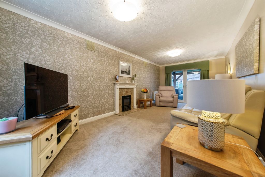 Property photo 2 of 22 Lounge