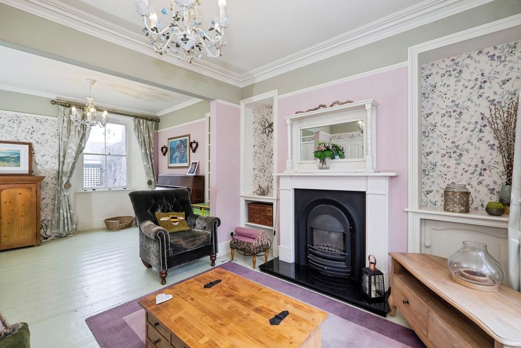 Property photo 3 of 16 Photo