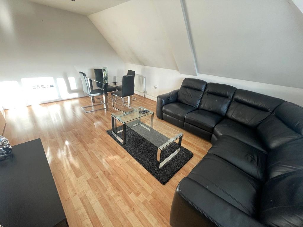 Property photo 3 of 10 Living.Jpg