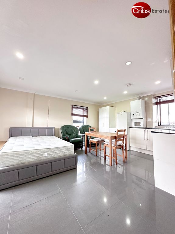 Property photo 2 of 7 Gallery