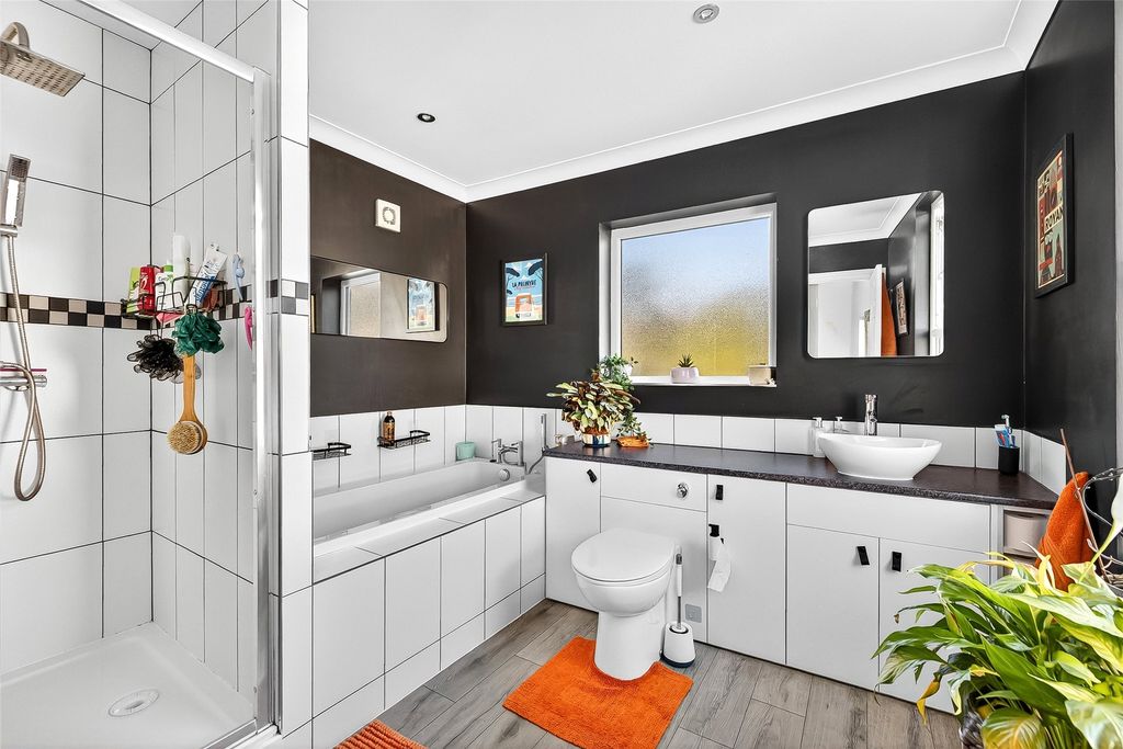 Property photo 3 of 22 Picture No. 27