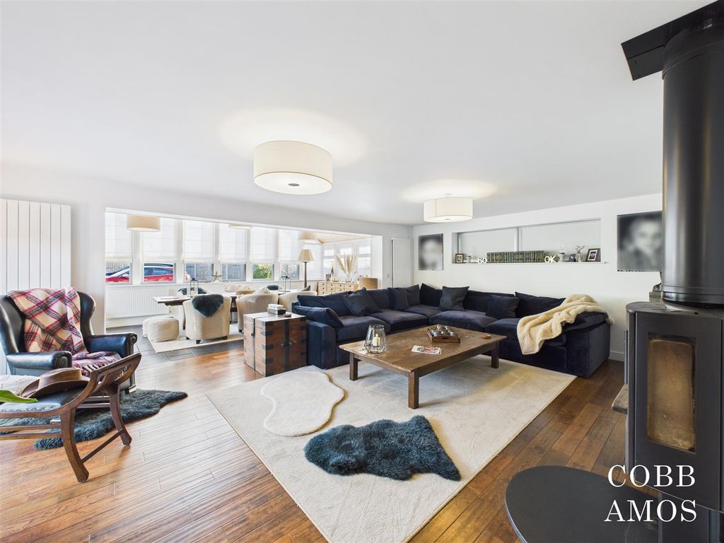 Property photo 2 of 43 Cam02803G0-Pr0238-Still006.Jpg