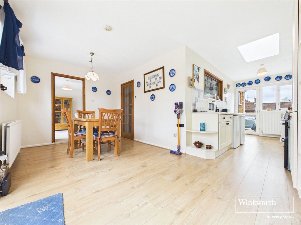 Property photo 3 of 23 Picture No. 17