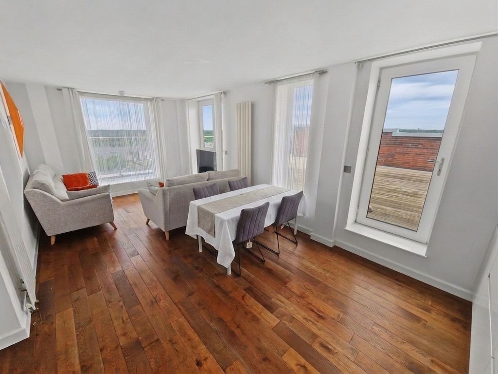 Property photo 2 of 31