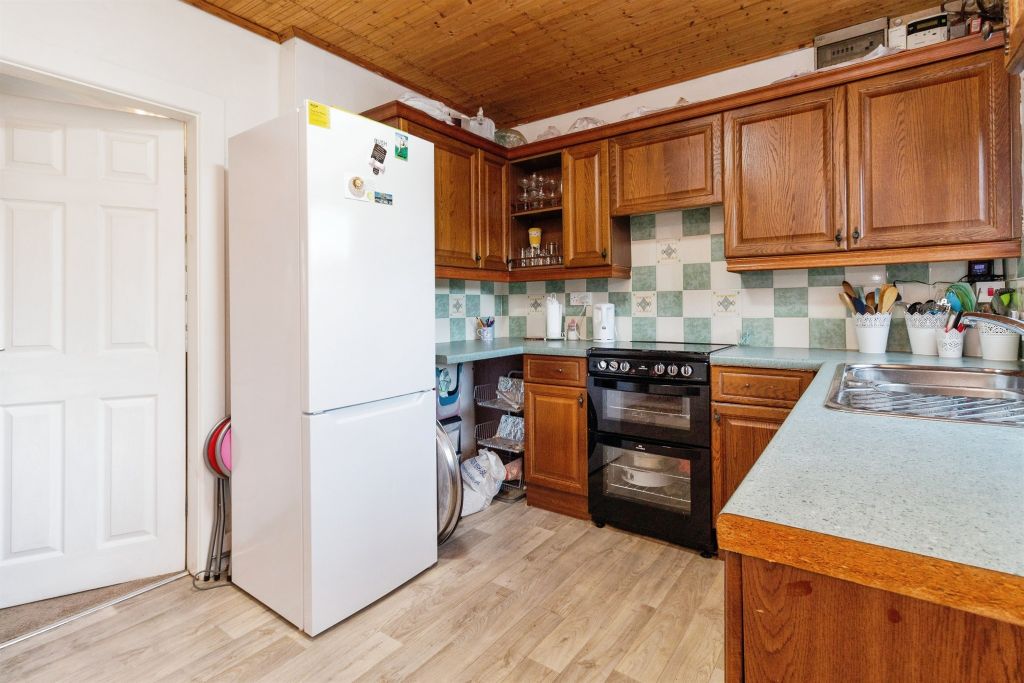 Property photo 2 of 15 Kitchen: