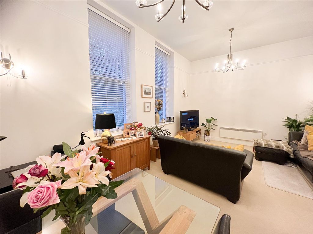 Property photo 3 of 13