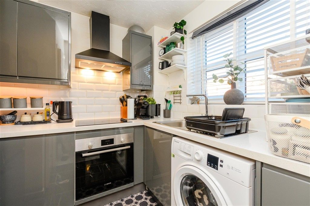 Property photo 3 of 8 Kitchen