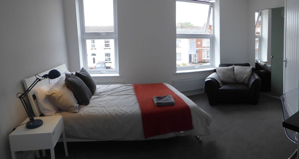 Property photo 1 of 2