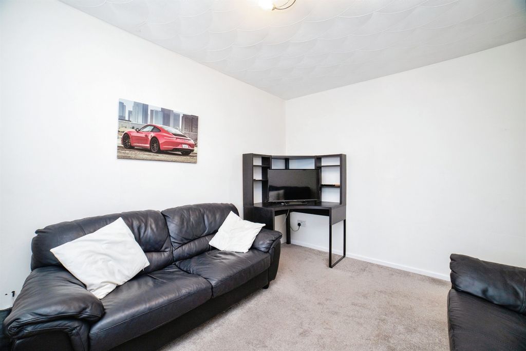 Property photo 2 of 9 Living Room