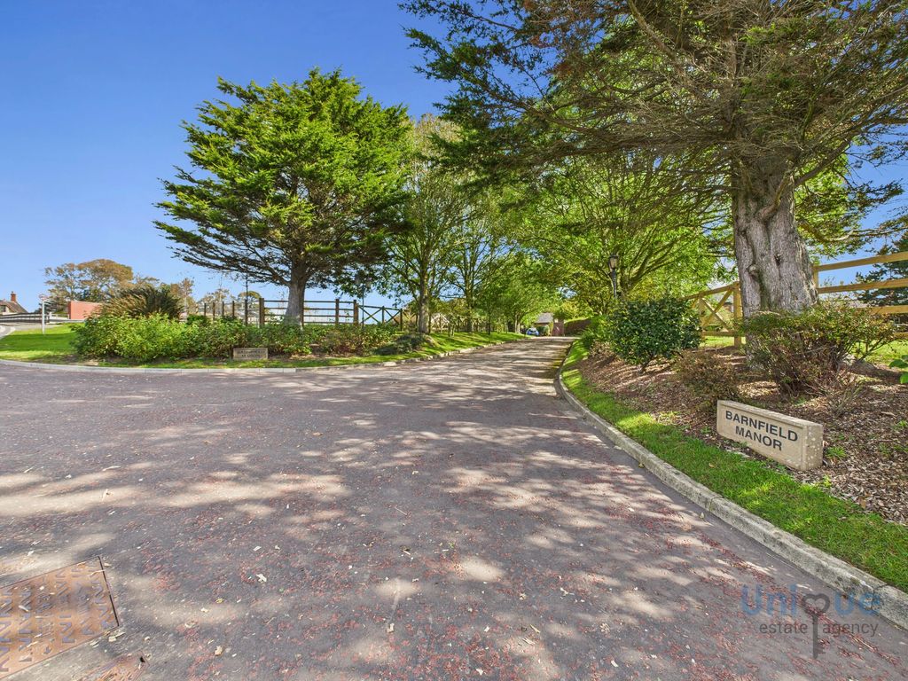 Property photo 2 of 31