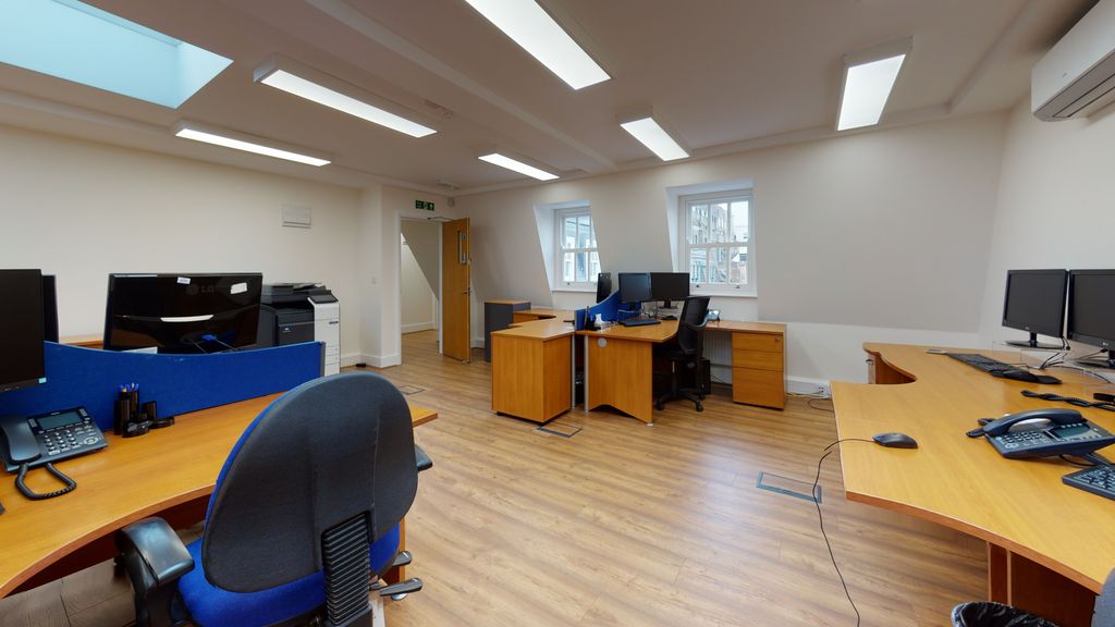 Property photo 3 of 8 Office 