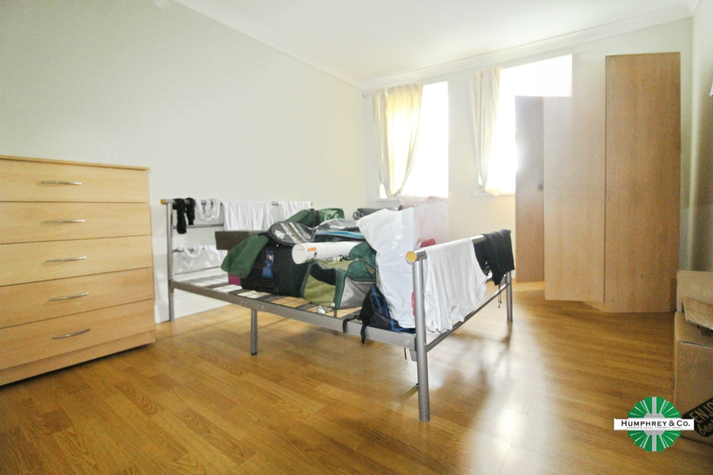 Property photo 3 of 5 Pbox-Living_Room-295415.Png