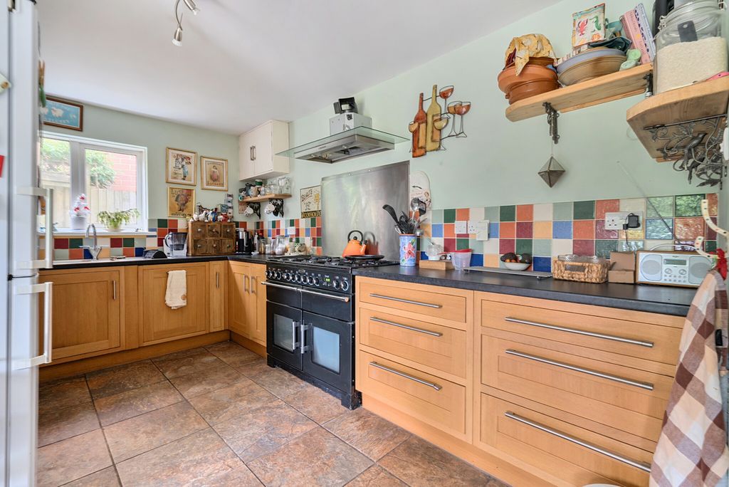 Property photo 3 of 27 1283588-27-6825Ca...