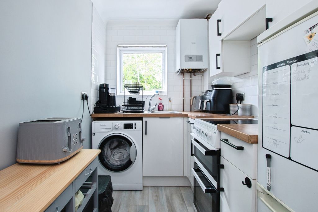 Property photo 3 of 16 Kitchen
