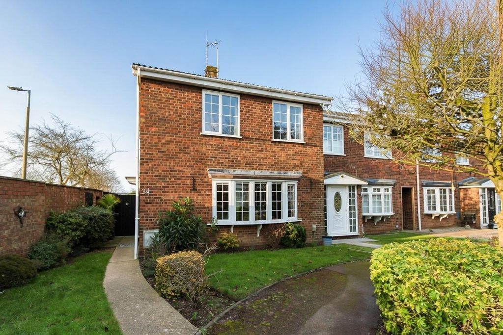 Property photo 2 of 13 Front (Exterior)