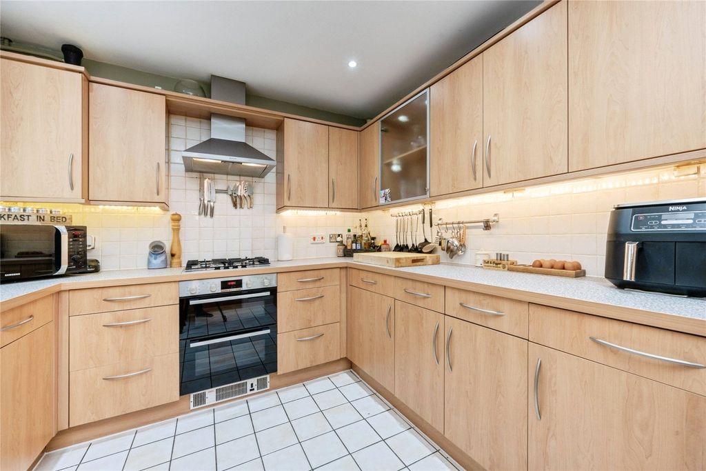 Property photo 2 of 21 Picture No. 20