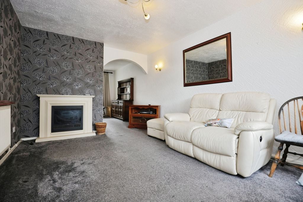 Property photo 2 of 17 Photo