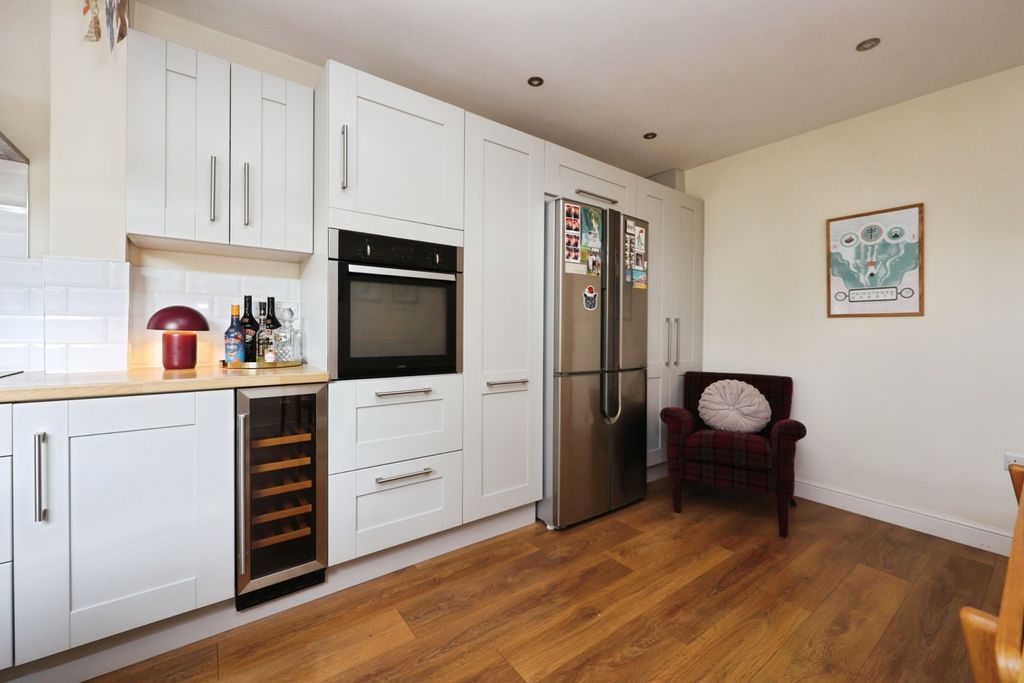 Property photo 2 of 18 5311711