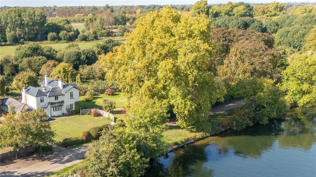 Property photo 1 of 12 External