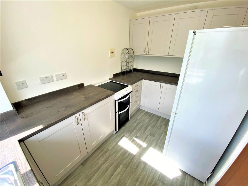 Property photo 3 of 9 New North Rd Ig6