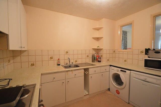 Property photo 2 of 7 Kitchen