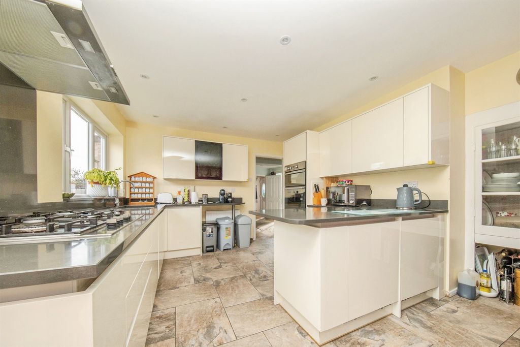 Property photo 3 of 23