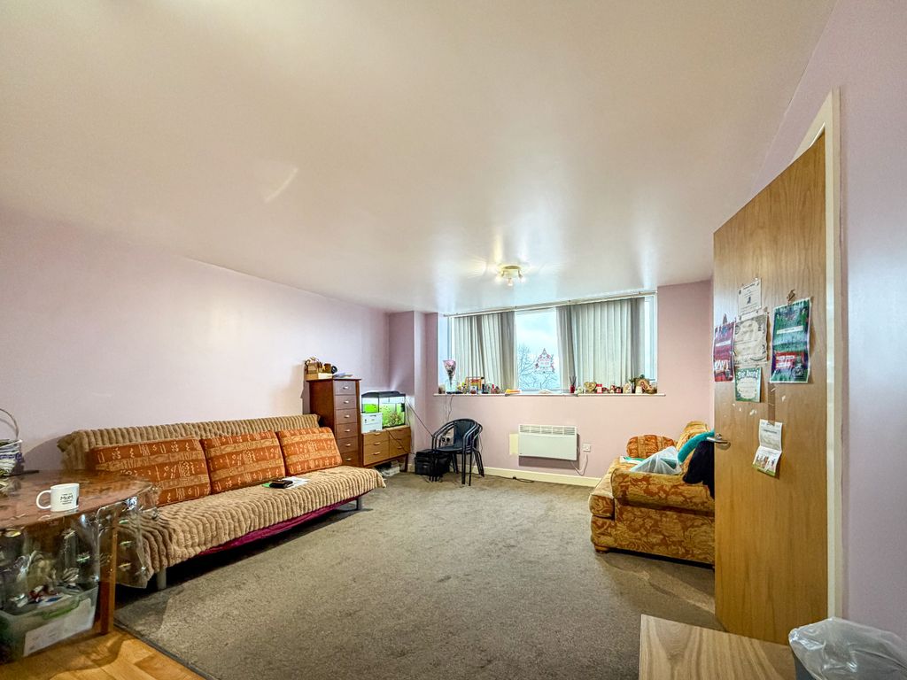 Property photo 1 of 10 Lounge