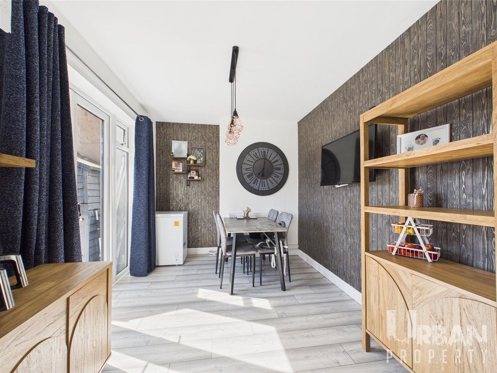 Property photo 3 of 17 Cam03038G0-Pr0161-Still007.Jpg