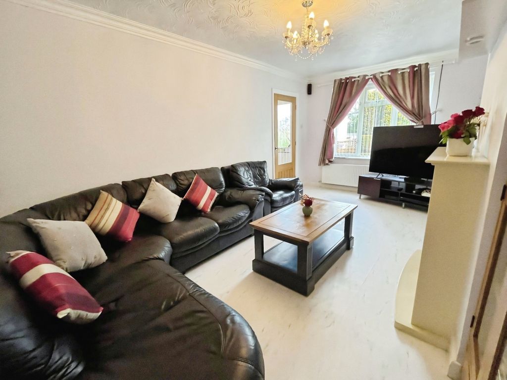 Property photo 2 of 12 Pbox-Living_Room-342247.Jpg