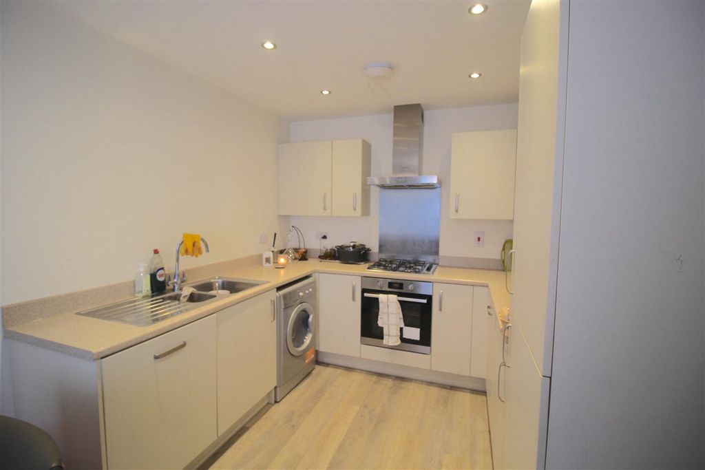 Property photo 3 of 13 Kitchen