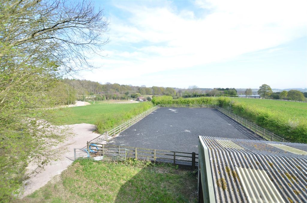 Property photo 3 of 18 Arena